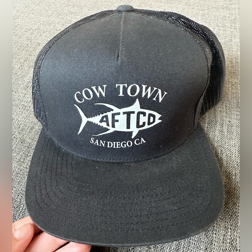 Aftco black snap back hat